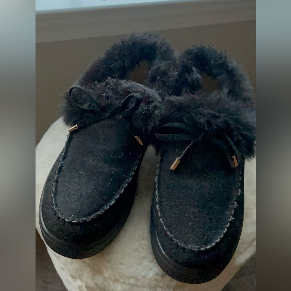 Black slippers only wore once or twice  size 7 1/2